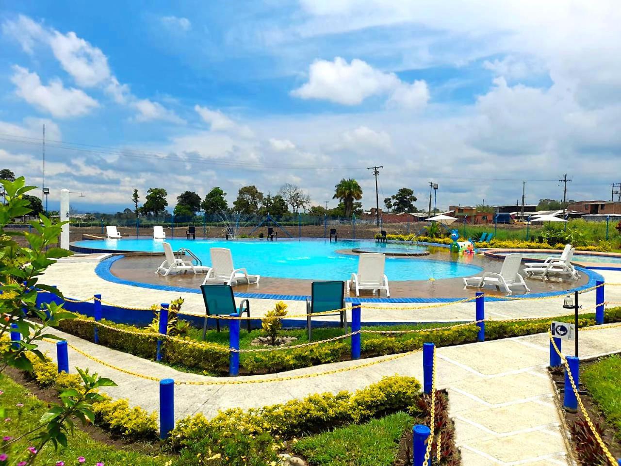 2km Parque Del Cafe Bookutrip - 311-227-59-73