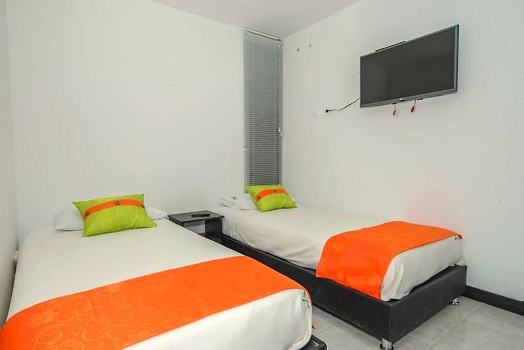 2km Parque Del Cafe Bookutrip - 311-227-59-73 Montenegro